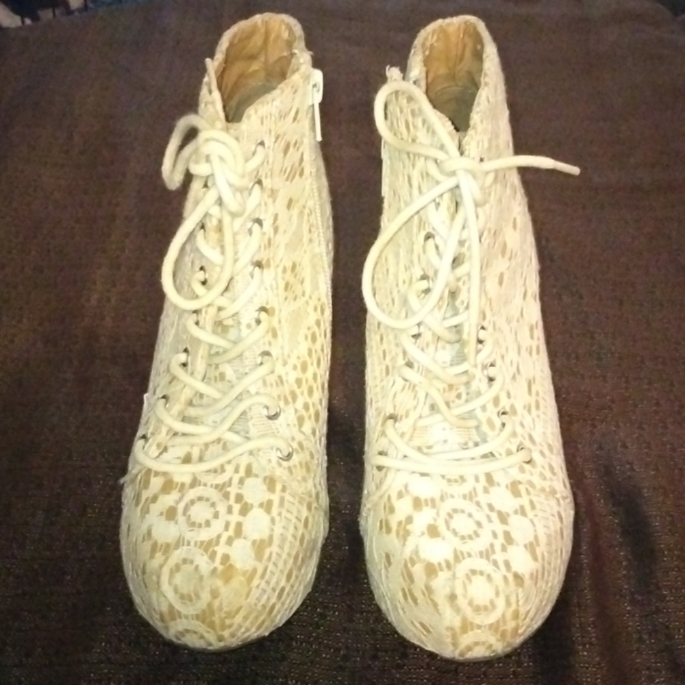 Lace high heals